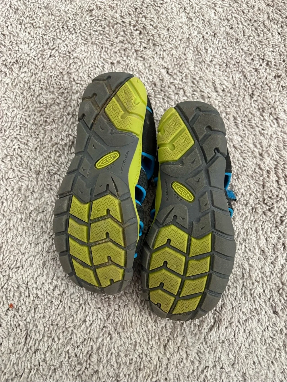 Keen shoes LIKE NEW kids size 2